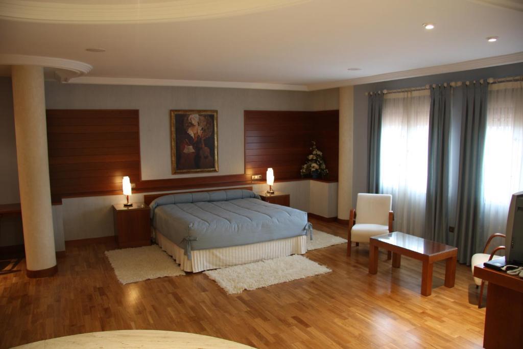 Hotel Alameda Alba De Tormes Δωμάτιο φωτογραφία