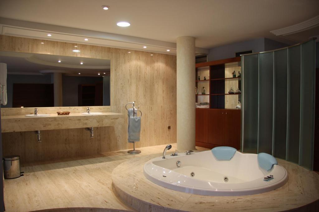 Hotel Alameda Alba De Tormes Δωμάτιο φωτογραφία