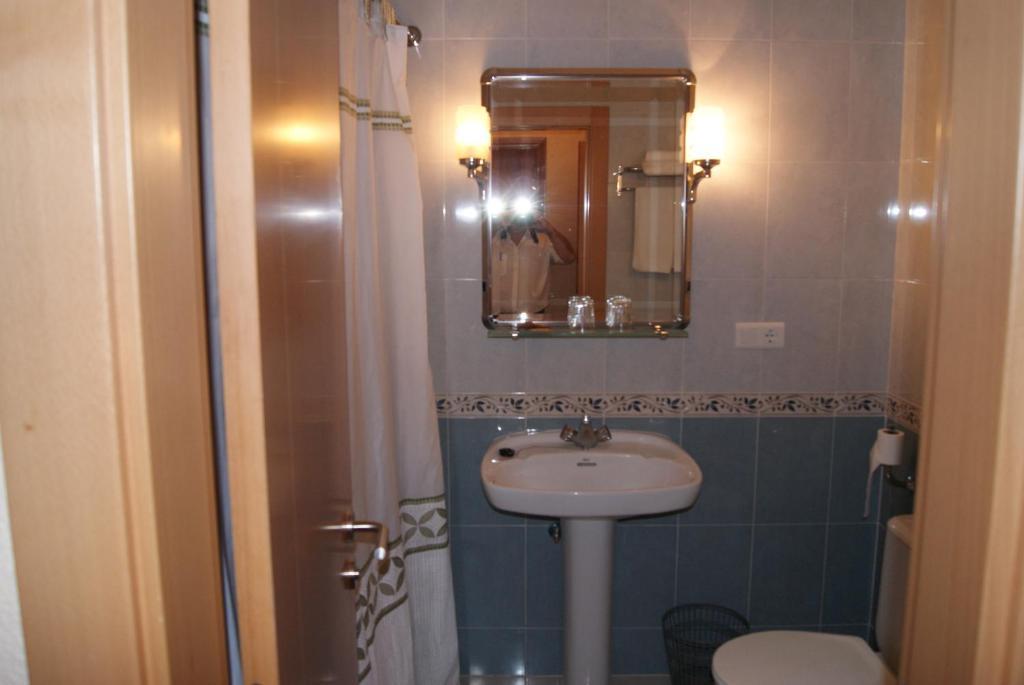 Hotel Alameda Alba De Tormes Δωμάτιο φωτογραφία
