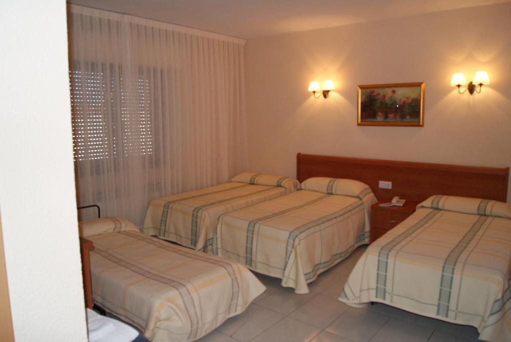 Hotel Alameda Alba De Tormes Δωμάτιο φωτογραφία